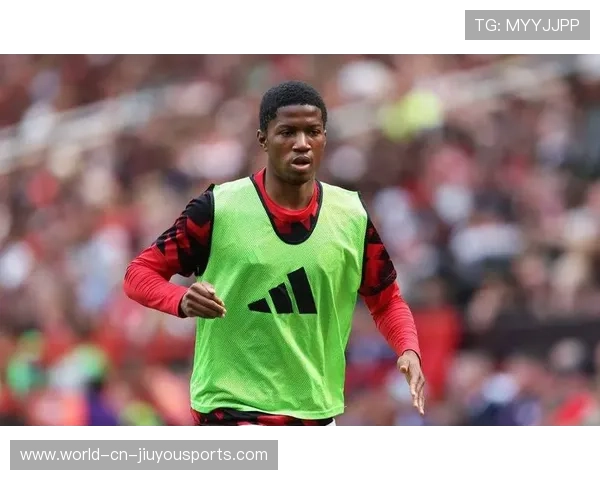 曼联青训新星闪亮登场，球队年轻化进程加速